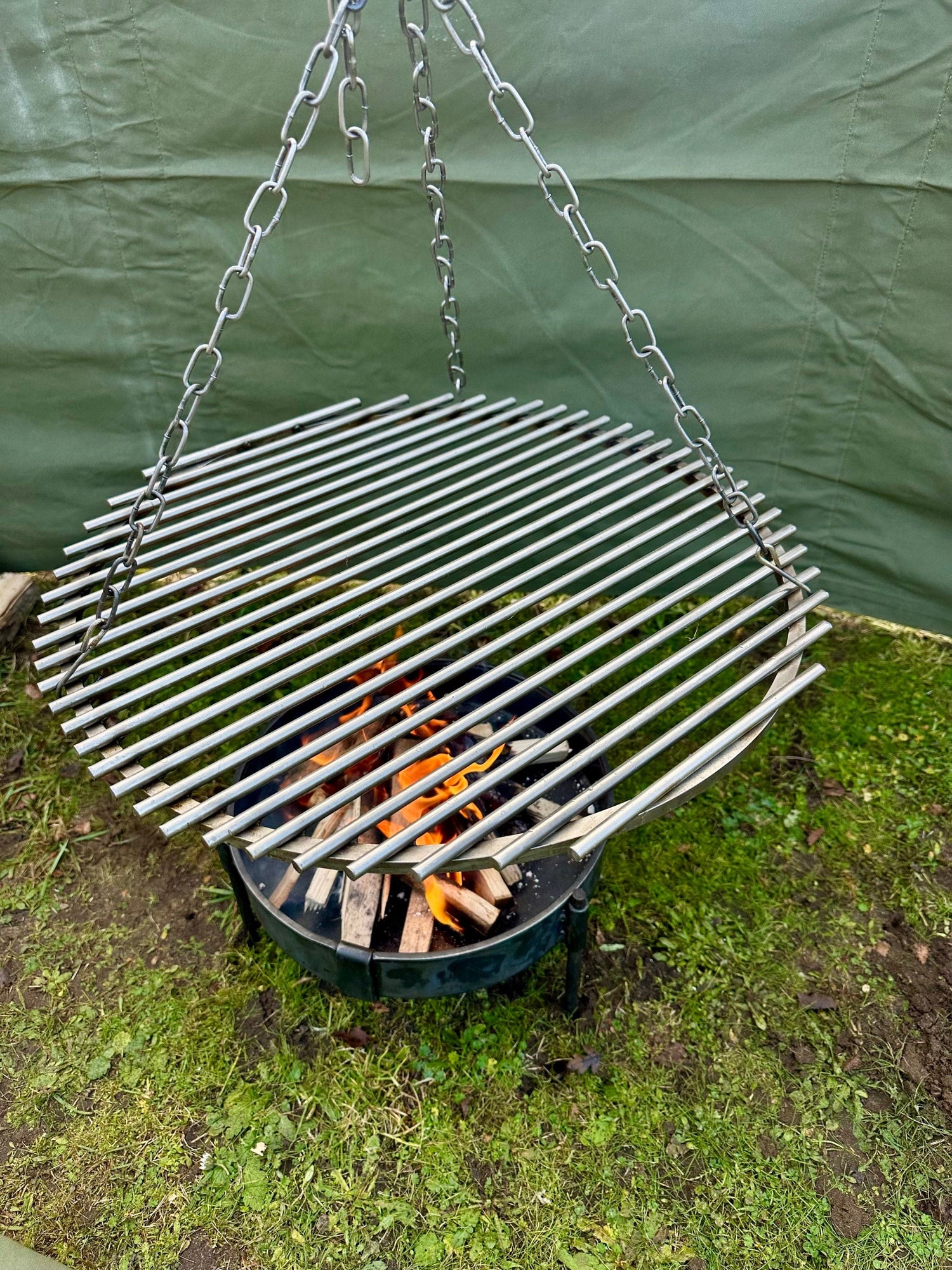 Hanging Grill for Tripods and Ridge rack systems. Made with 8mm grids that retain the heat of the fire.