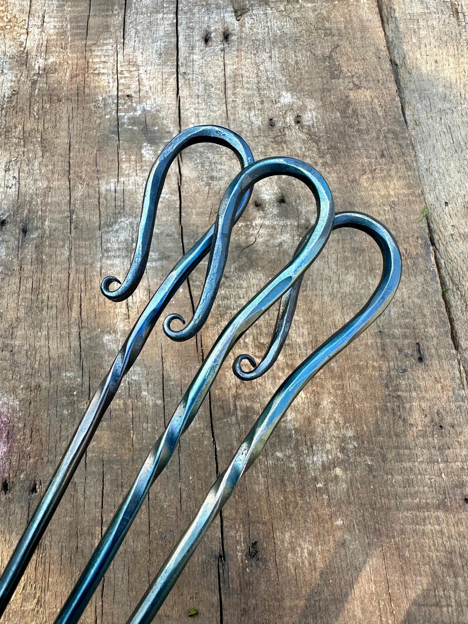 Crafted using traditional methods, from the forge to the anvil, these BBQ skewers are an ideal gift for any grilling enthusiast