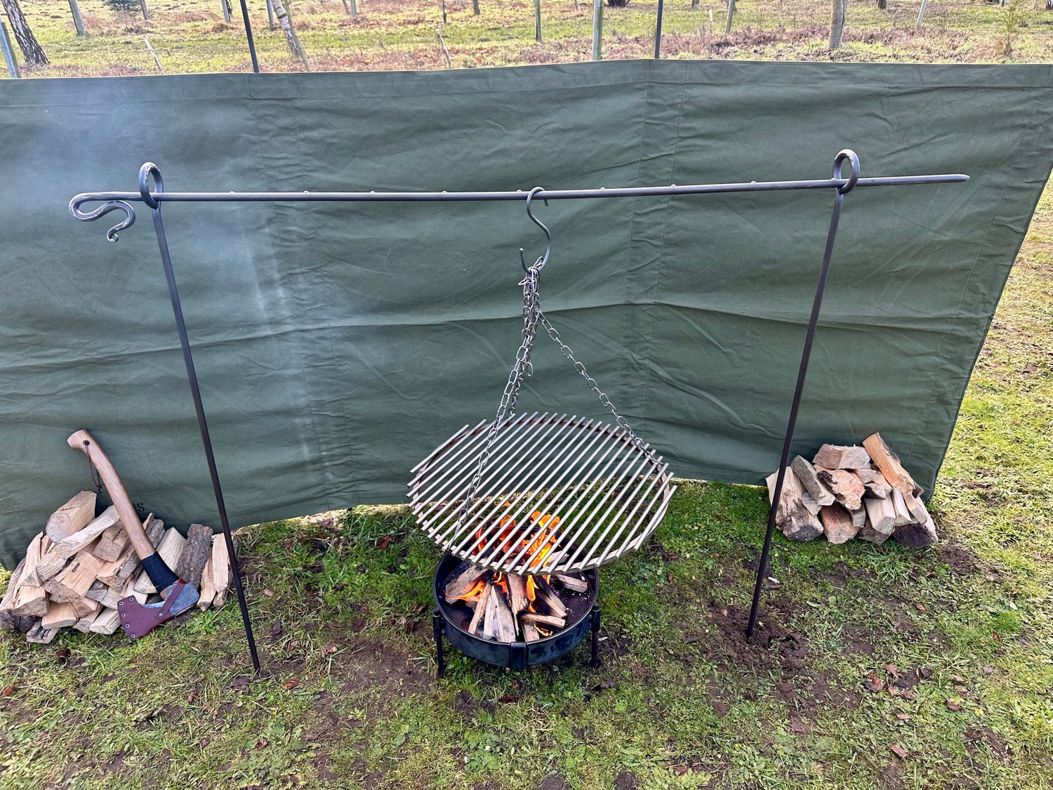 Hanging Grill for Tripods and Ridge rack systems. Made with 8mm grids that retain the heat of the fire.