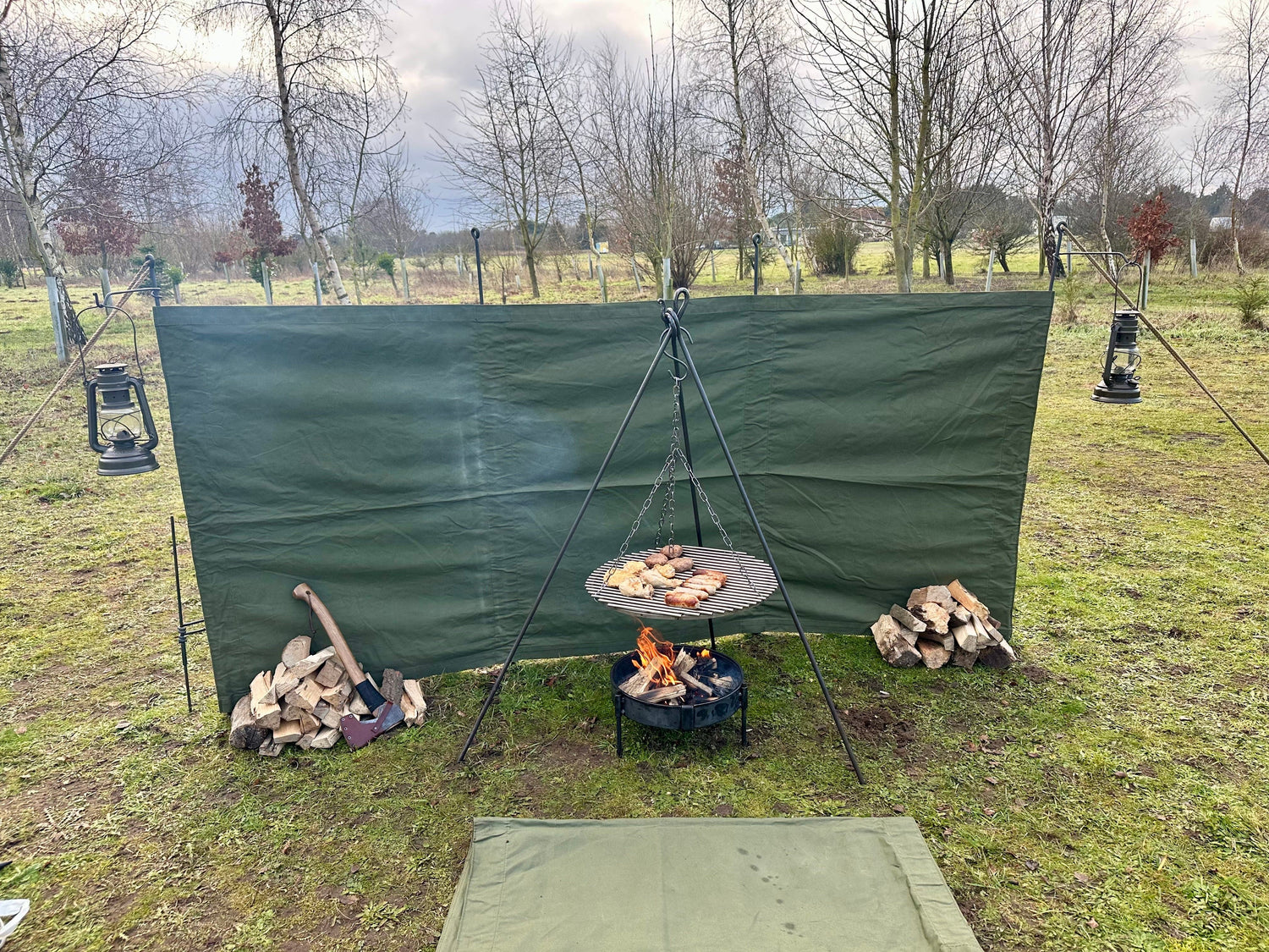 windbreaker with main poles and lantern holders
