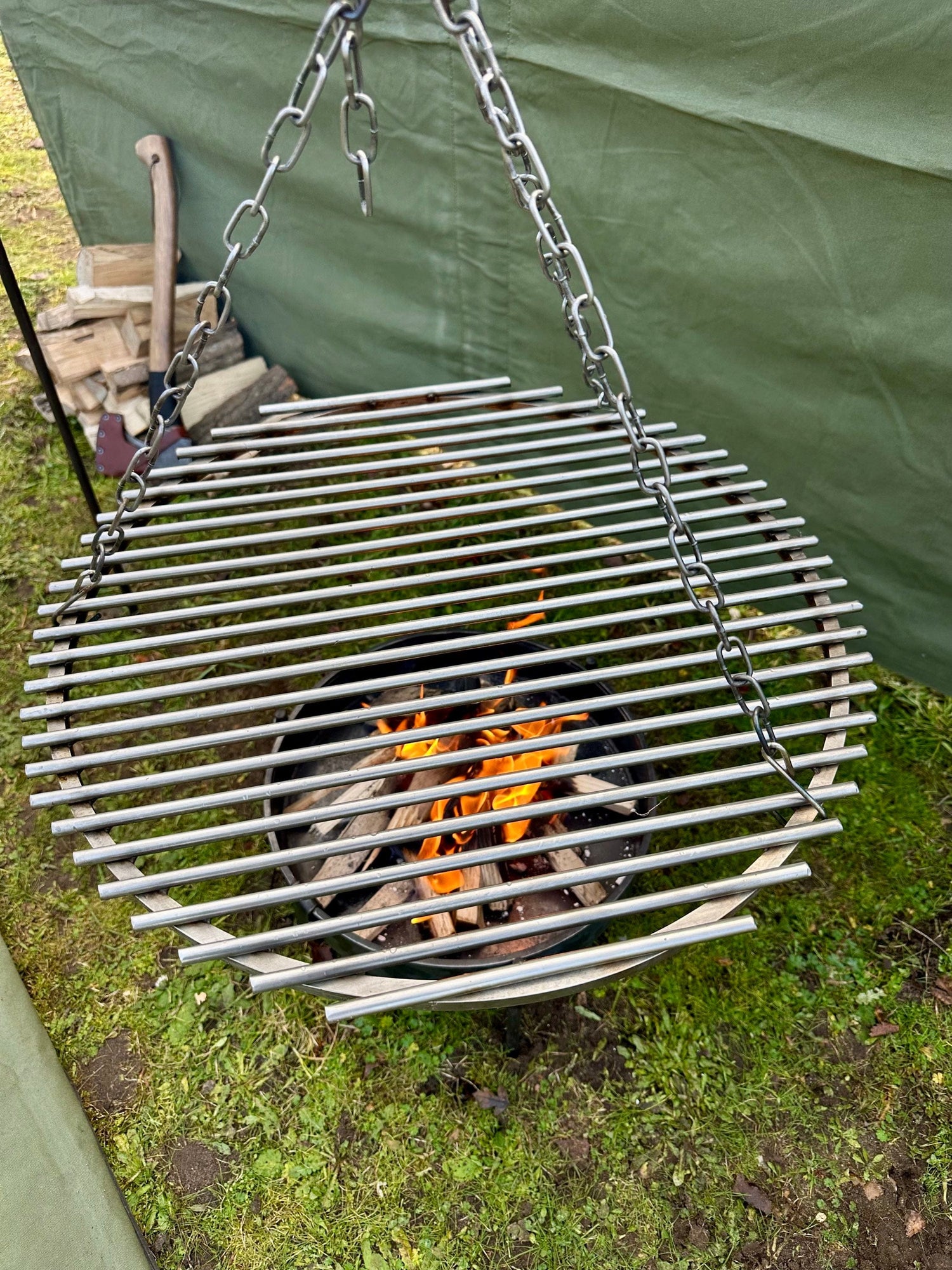 Hanging Grill for Tripods and Ridge rack systems. Made with 8mm grids that retain the heat of the fire.