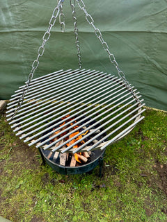 Hanging Grill for Tripods and Ridge rack systems. Made with 8mm grids that retain the heat of the fire.